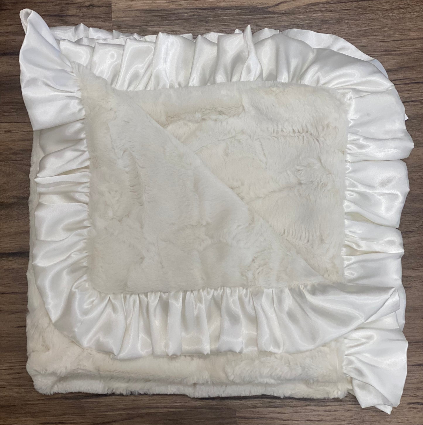 Ivory Minky Blanket // Ivory Ruffle