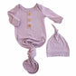 Baby outfit set with long-sleeve onesie and matching hat 