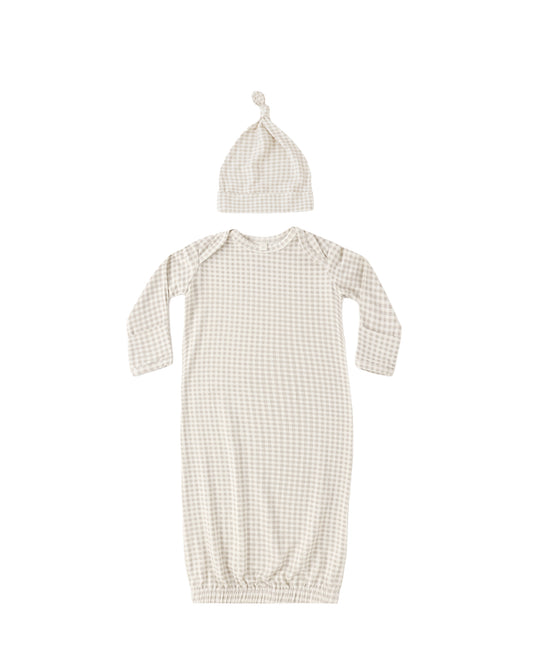 Baby gown and hat set with a checkered pattern 