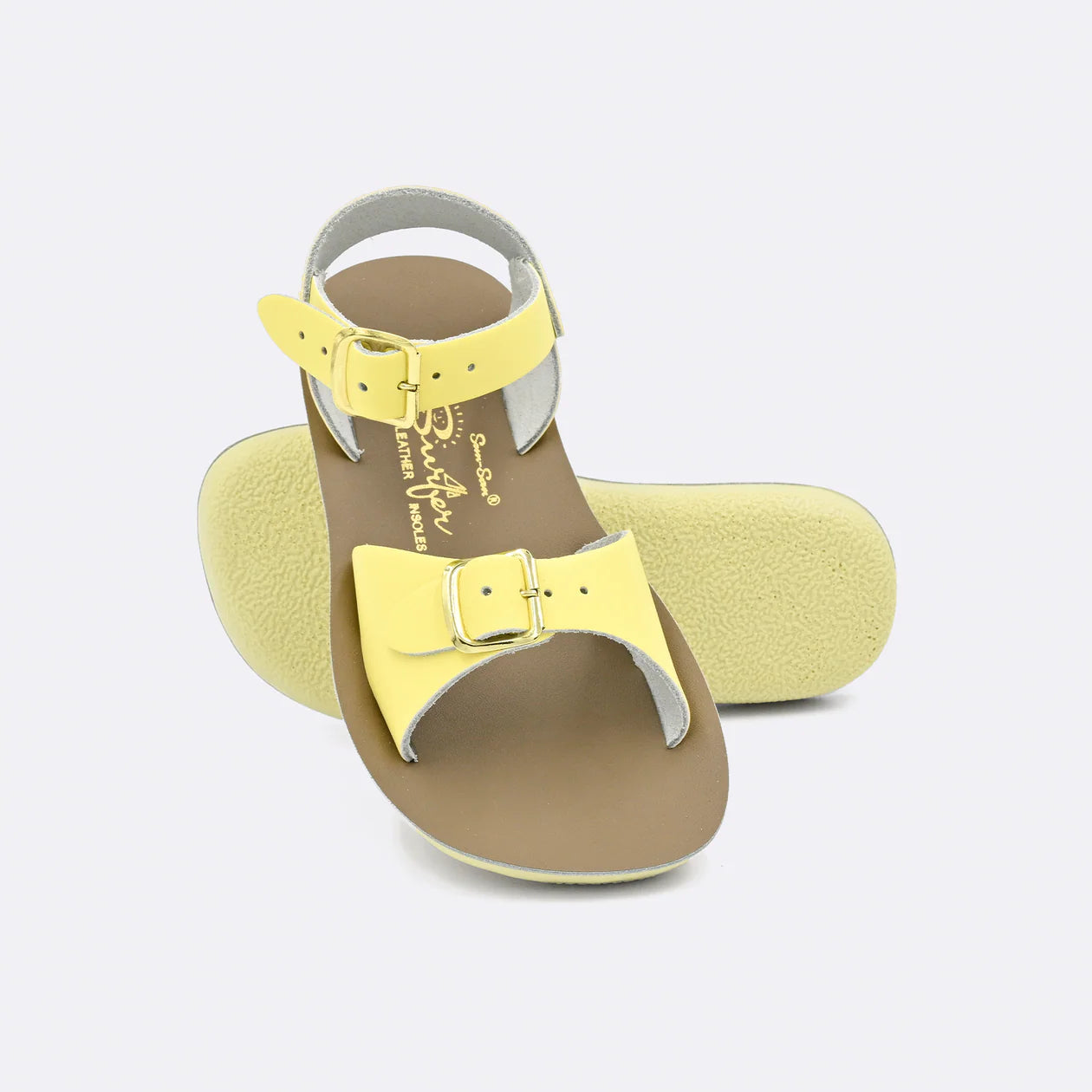 Leather sandal in a beautiful butter yellow